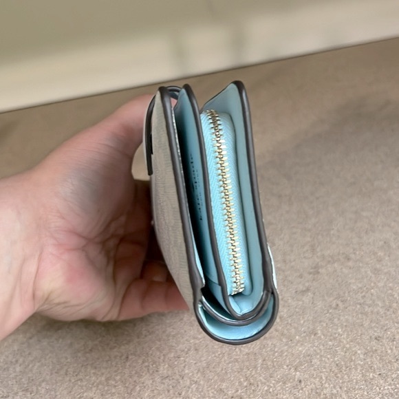 NWT Kate Spade Spade Flower PVC Wallet (Blue Glow) - Picture 4 of 9